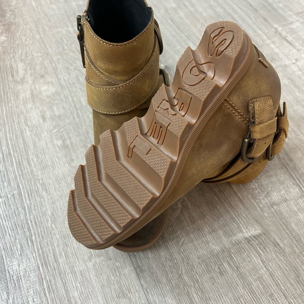Sorel Joan of Arctic Wedge boots. - Picture 3 of 3